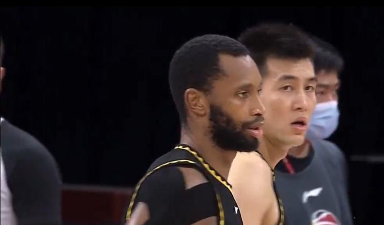 剧集《暗影蜘蛛侠》共8集，将于2026年播出，届时将推出黑白和彩色两个版本。